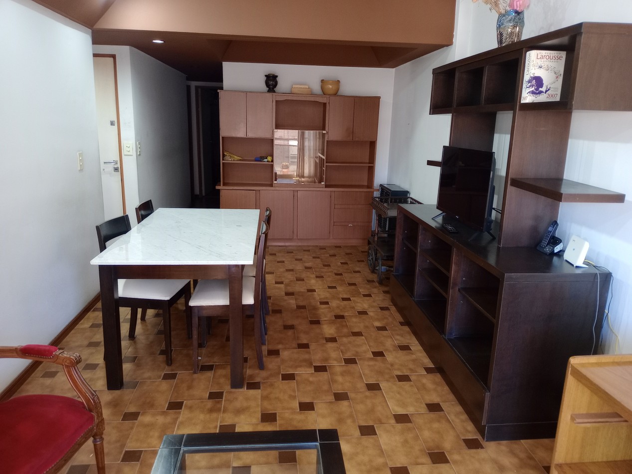 ALQUILER 3 AMBIENTES A LA CALLE. COCHERA CUBIERTA.