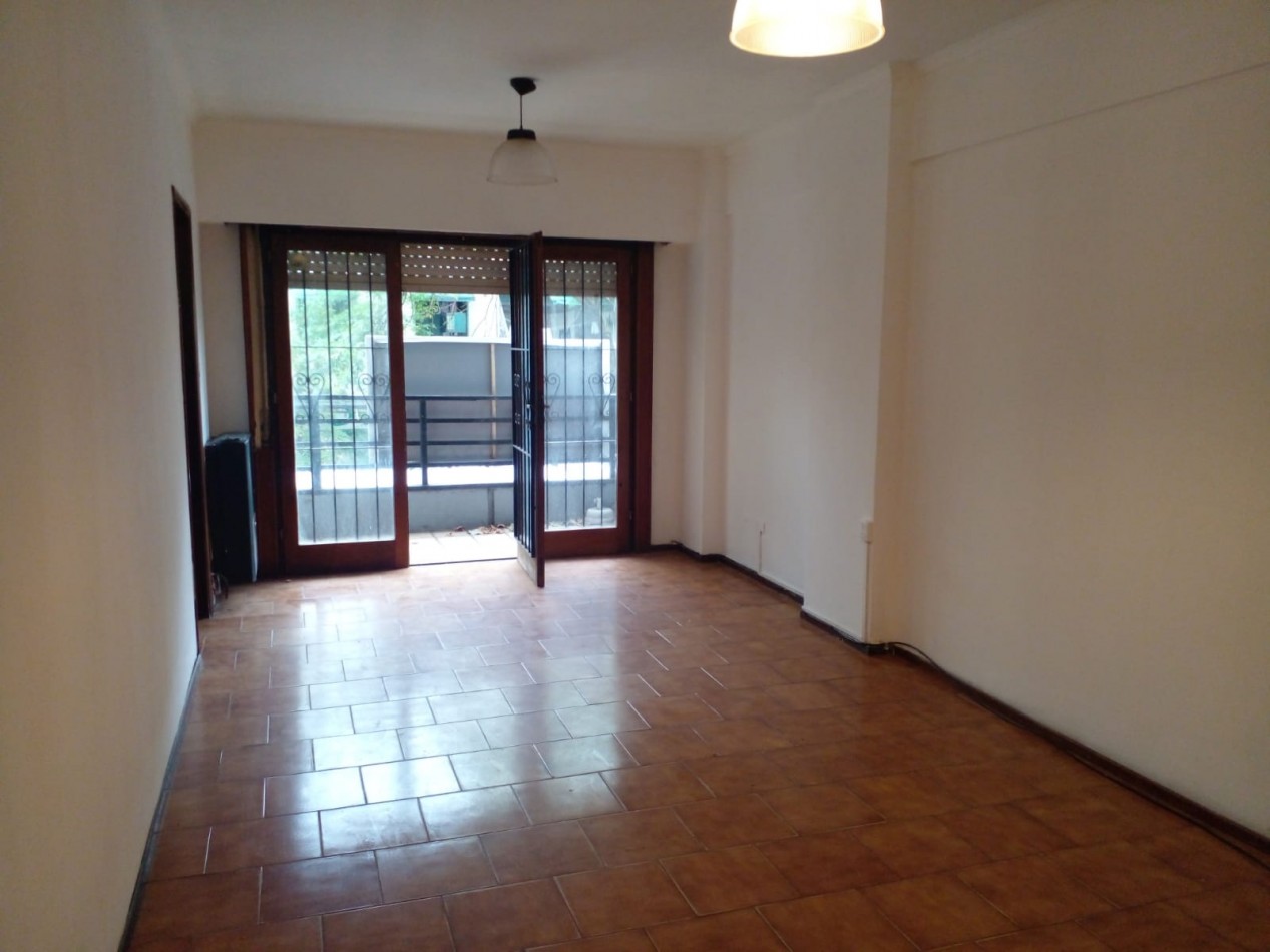 VENTA DEPARTAMENTO TRES AMBIENTES EXTERNO CON BALCON SALIENTE