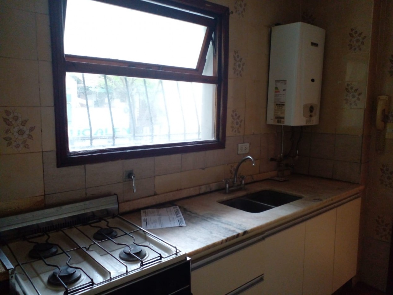 VENTA DEPARTAMENTO TRES AMBIENTES EXTERNO CON BALCON SALIENTE