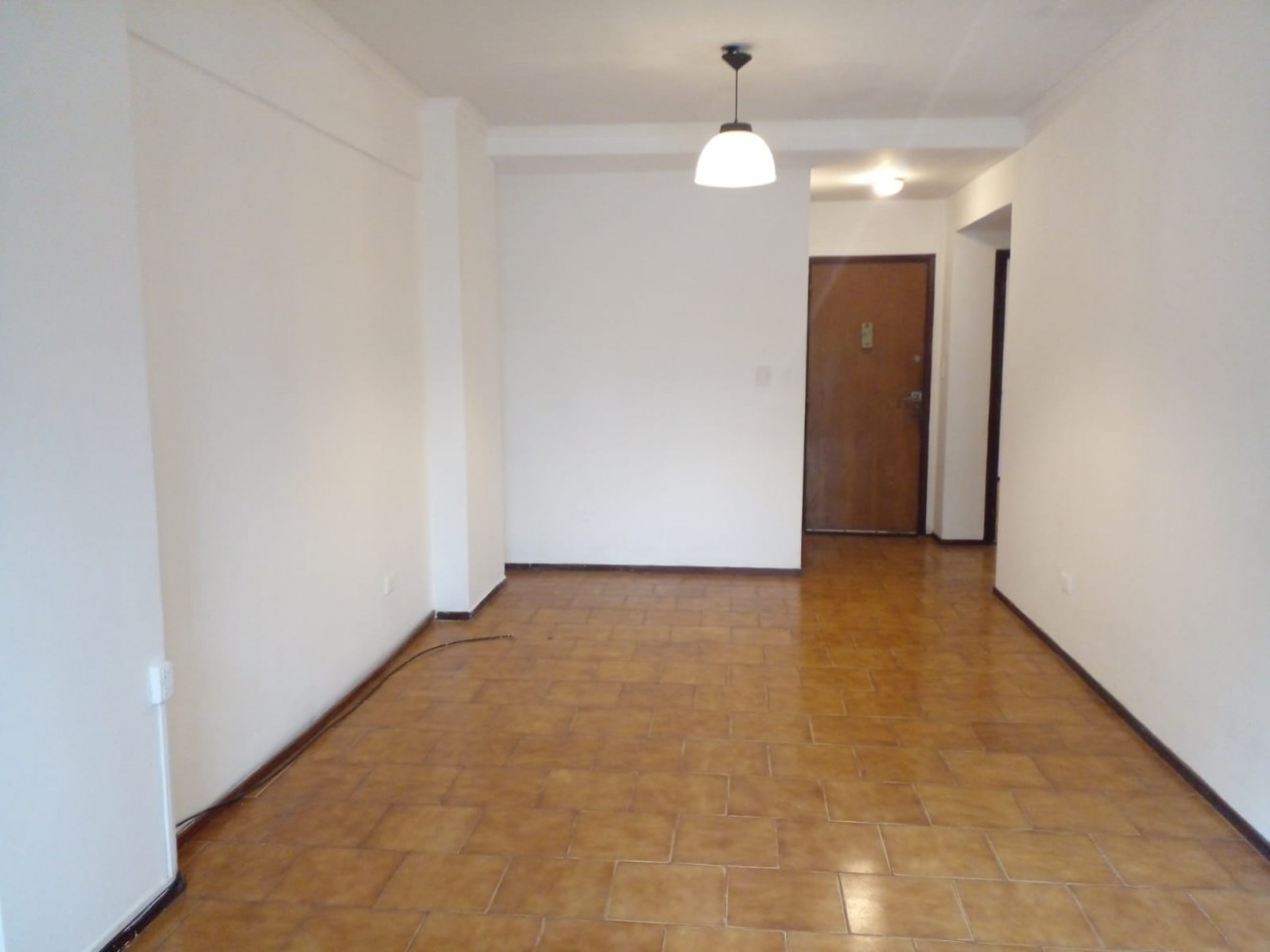 VENTA DEPARTAMENTO TRES AMBIENTES EXTERNO CON BALCON SALIENTE